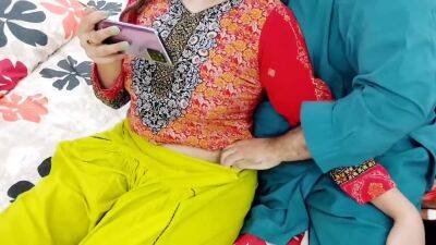 Pakistani Real Husband Wife Watching Desi Porn On Mobile Than Have Anal Sex Clear Hindi Audio - hclips.com - Pakistan