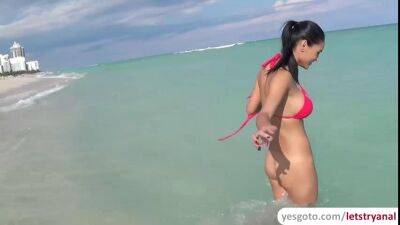 Super gorgeous Jasmine shows pussy along the beach and gets anal fucking - sunporno.com