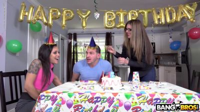 Doing Anal At Her Bday Party - hotmovs.com - Usa
