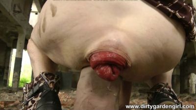 Dirtygardengirl Takes Huge Dildo and Anal Prolapse in Abandoned Factory - HD Porn - veryfreeporn.com