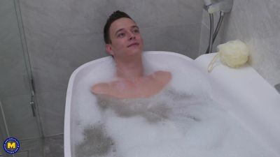 Anal Craving Julia Pink Loves To Share A Bath With Her Nephew - MatureNl - hotmovs.com - Germany