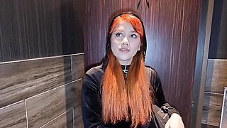 Une ado péruvienne voleuse attrapée et Défoncée en anal dans les toilettes d'un hôtel par 2 inconnus - ah-me.com
