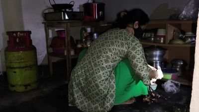 Titty Fucking - Desi Aunty Anal Doggy Style - Bangladeshi Step Mom Fucked Hard in Ass While Cooking - xxxfiles.com - India